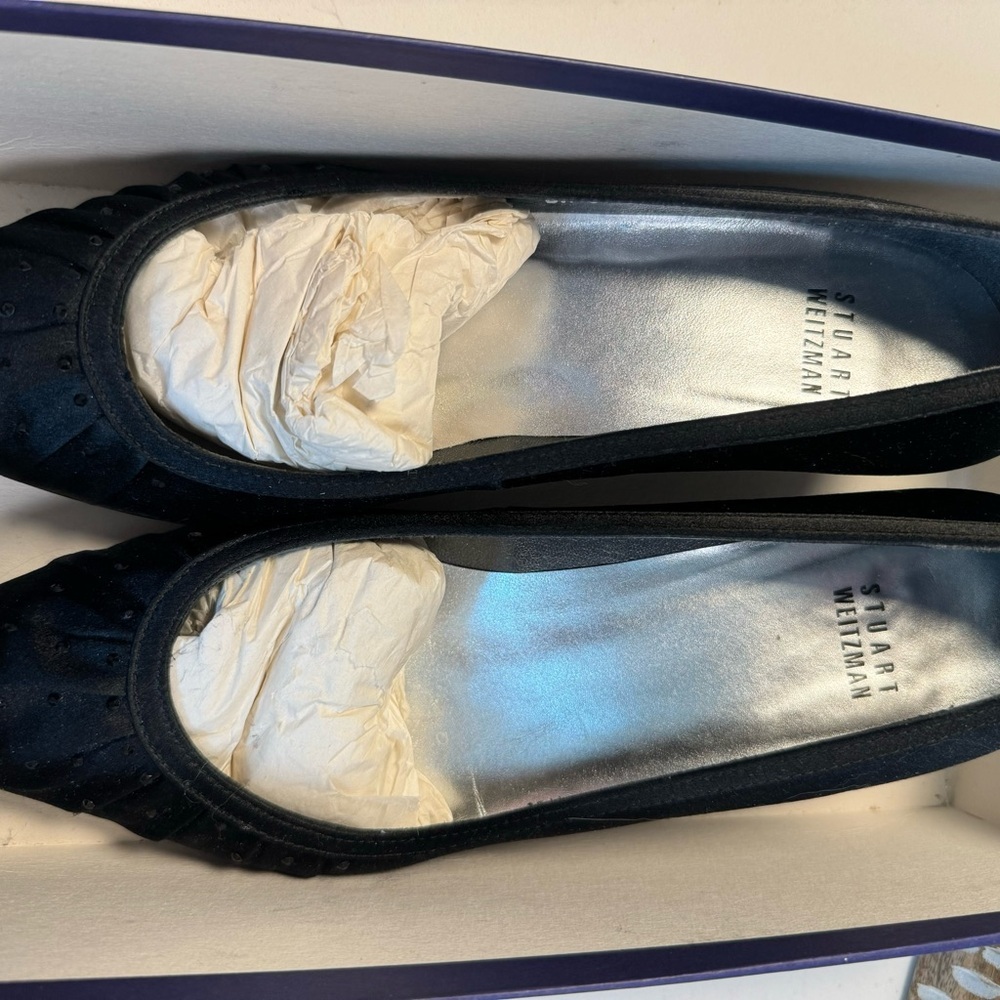 STUART WEITZMAN “ GLODUFFY” BLACK SATIN HEELS-SIZE 8.5-EXCELLENT CONDITION - Picture 2 of 6